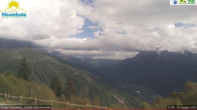 immagine della webcam nei dintorni di Albaredo per San Marco: webcam Alpe Giumello