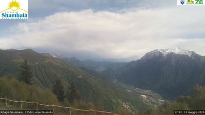 immagine della webcam nei dintorni di Piani di Bobbio: webcam Alpe Giumello