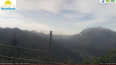 immagine della webcam nei dintorni di Rasura: webcam Alpe Giumello