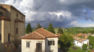 immagine della webcam nei dintorni di Cerretto Langhe: webcam Benevello