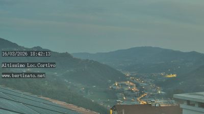 immagine della webcam nei dintorni di San Giovanni Ilarione: webcam Altissimo