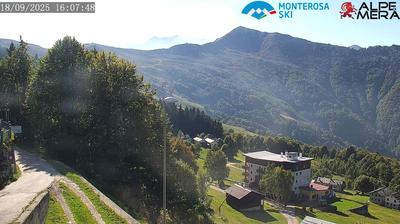immagine della webcam nei dintorni di Veglio: webcam Alpe di Mera