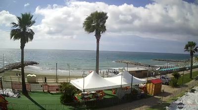 immagine della webcam nei dintorni di Costarainera: webcam Marina Di Andora