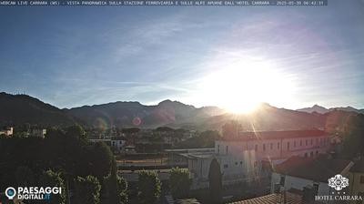 immagine della webcam nei dintorni di Marina Di Massa: webcam Avenza