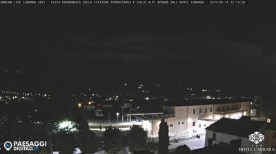 immagine della webcam nei dintorni di Campo Cecina: webcam Avenza