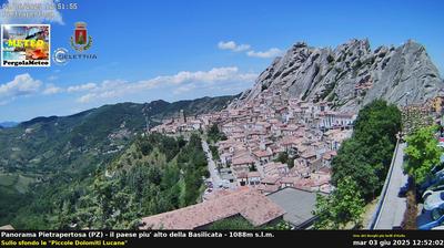 immagine della webcam nei dintorni di Grumento Nova: webcam Pietrapertosa