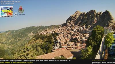 immagine della webcam nei dintorni di Tramutola: webcam Pietrapertosa