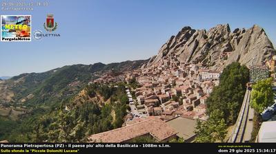 immagine della webcam nei dintorni di Oppido Lucano: webcam Pietrapertosa