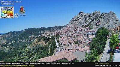 immagine della webcam nei dintorni di Villa d'Agri: webcam Pietrapertosa