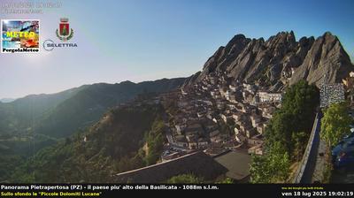 immagine della webcam nei dintorni di Grumento Nova: webcam Pietrapertosa