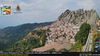 immagine della webcam nei dintorni di Oppido Lucano: webcam Pietrapertosa