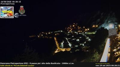 immagine della webcam nei dintorni di Villa d'Agri: webcam Pietrapertosa