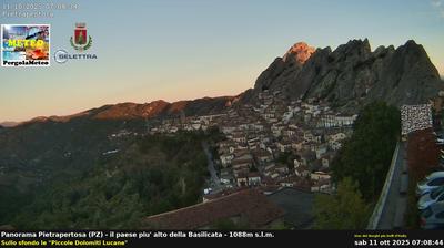 immagine della webcam nei dintorni di Oppido Lucano: webcam Pietrapertosa