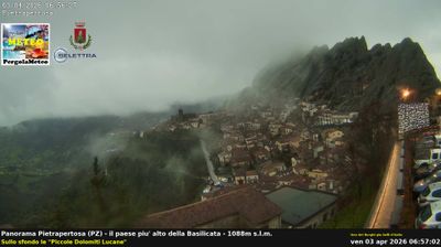immagine della webcam nei dintorni di Villa d'Agri: webcam Pietrapertosa