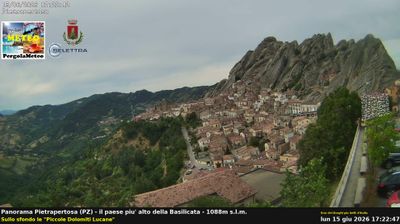 immagine della webcam nei dintorni di Grumento Nova: webcam Pietrapertosa