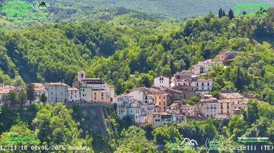 immagine della webcam nei dintorni di Prati di Tivo: webcam Castelli
