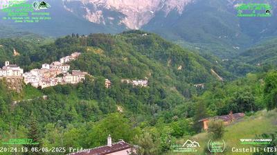 immagine della webcam nei dintorni di Colledara: webcam Castelli