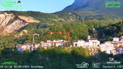 immagine della webcam nei dintorni di Fonte Cerreto: webcam Castelli