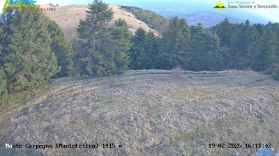 immagine della webcam nei dintorni di Montecalvo in Foglia: webcam Carpegna