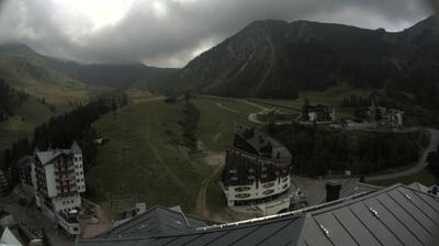 immagine della webcam nei dintorni di Rifugio Calvi Laghi Gemelli: webcam Foppolo