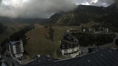 immagine della webcam nei dintorni di Rifugio Calvi Laghi Gemelli: webcam Foppolo