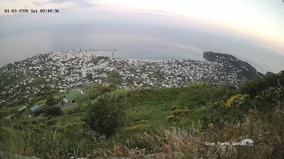 immagine della webcam nei dintorni di Isola di Procida: webcam Lacco Ameno