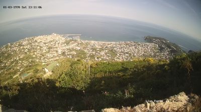 immagine della webcam nei dintorni di Serrara Fontana: webcam Lacco Ameno