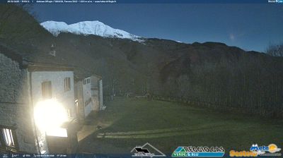 immagine della webcam nei dintorni di Barga: webcam Cimoncino