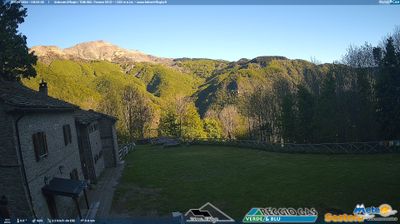 immagine della webcam nei dintorni di Monte Gomito: webcam Cimoncino