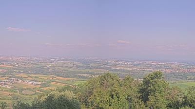 immagine della webcam nei dintorni di Castagneto Po: webcam San Raffaele Cimena