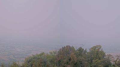 immagine della webcam nei dintorni di Castagneto Po: webcam San Raffaele Cimena
