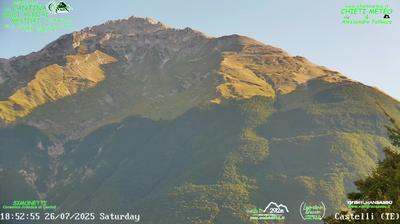 immagine della webcam nei dintorni di Onna: webcam Castelli