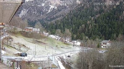 immagine della webcam nei dintorni di Carona: webcam Roncobello