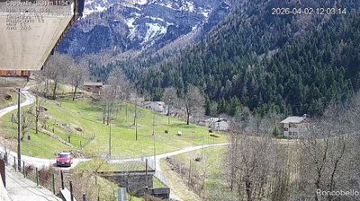 immagine della webcam nei dintorni di Spiazzi di Gromo: webcam Roncobello