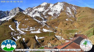immagine della webcam nei dintorni di Rifugio Calvi Laghi Gemelli: webcam Vilminore di Scalve