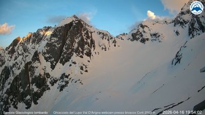 immagine della webcam nei dintorni di Rifugio Calvi Laghi Gemelli: webcam Valbondione