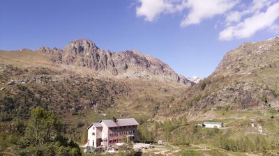 immagine della webcam nei dintorni di Averara: webcam Rifugio Calvi Laghi Gemelli