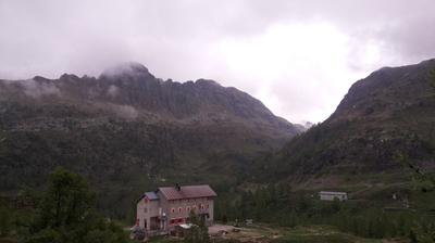 immagine della webcam nei dintorni di Foppolo IV Baita: webcam Rifugio Calvi Laghi Gemelli