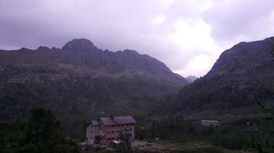 immagine della webcam nei dintorni di Carona Carisole: webcam Rifugio Calvi Laghi Gemelli
