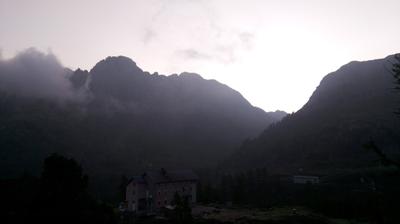 immagine della webcam nei dintorni di Foppolo: webcam Rifugio Calvi Laghi Gemelli