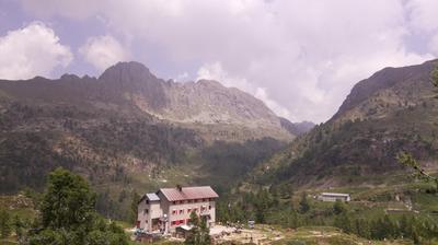 immagine della webcam nei dintorni di Foppolo: webcam Rifugio Calvi Laghi Gemelli
