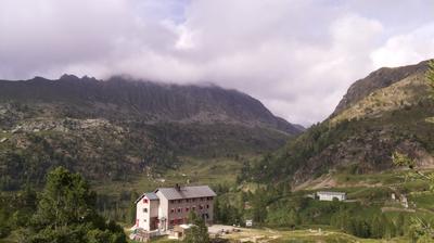 immagine della webcam nei dintorni di Spiazzi di Gromo: webcam Rifugio Calvi Laghi Gemelli