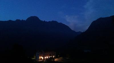 immagine della webcam nei dintorni di San Simone Baita del Camoscio: webcam Rifugio Calvi Laghi Gemelli