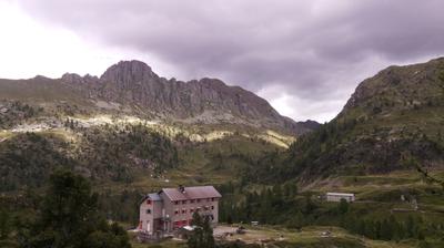 immagine della webcam nei dintorni di Foppolo: webcam Rifugio Calvi Laghi Gemelli