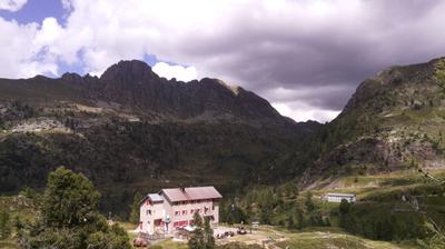 immagine della webcam nei dintorni di Gromo: webcam Rifugio Calvi Laghi Gemelli