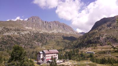 immagine della webcam nei dintorni di Foppolo IV Baita: webcam Rifugio Calvi Laghi Gemelli