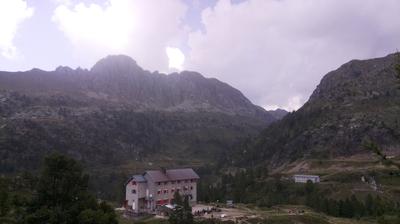 immagine della webcam nei dintorni di Piazzatorre: webcam Rifugio Calvi Laghi Gemelli