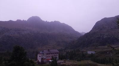 immagine della webcam nei dintorni di Piateda: webcam Rifugio Calvi Laghi Gemelli