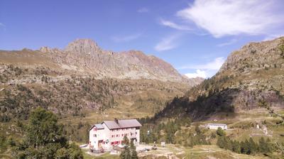 immagine della webcam nei dintorni di Averara: webcam Rifugio Calvi Laghi Gemelli