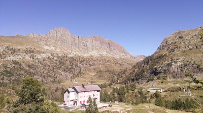 immagine della webcam nei dintorni di Spiazzi di Gromo: webcam Rifugio Calvi Laghi Gemelli